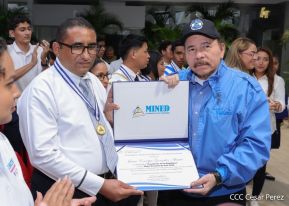 ¡Puño en Alto! ¡Libro Abierto!: 43 aniversario de la Gran Cruzada Nacional de Alfabetización