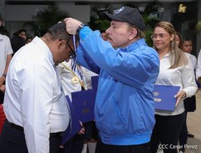 ¡Puño en Alto! ¡Libro Abierto!: 43 aniversario de la Gran Cruzada Nacional de Alfabetización