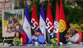 ¡Puño en Alto! ¡Libro Abierto!: 43 aniversario de la Gran Cruzada Nacional de Alfabetización