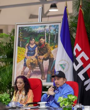 ¡Puño en Alto! ¡Libro Abierto!: 43 aniversario de la Gran Cruzada Nacional de Alfabetización