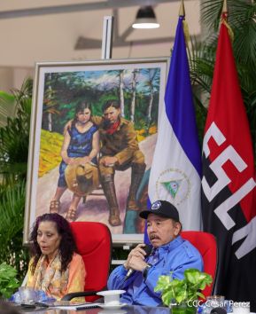 ¡Puño en Alto! ¡Libro Abierto!: 43 aniversario de la Gran Cruzada Nacional de Alfabetización