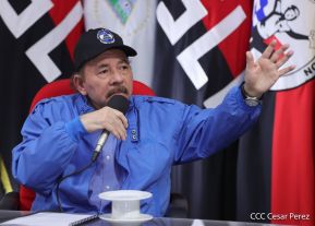 ¡Puño en Alto! ¡Libro Abierto!: 43 aniversario de la Gran Cruzada Nacional de Alfabetización