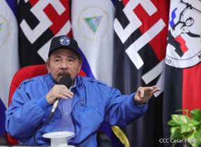 ¡Puño en Alto! ¡Libro Abierto!: 43 aniversario de la Gran Cruzada Nacional de Alfabetización