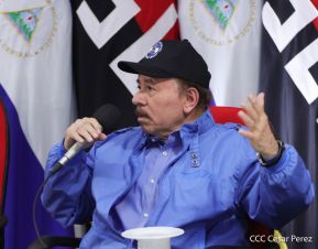 ¡Puño en Alto! ¡Libro Abierto!: 43 aniversario de la Gran Cruzada Nacional de Alfabetización