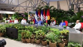 ¡Puño en Alto! ¡Libro Abierto!: 43 aniversario de la Gran Cruzada Nacional de Alfabetización