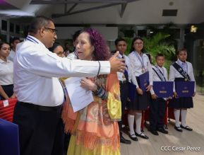 ¡Puño en Alto! ¡Libro Abierto!: 43 aniversario de la Gran Cruzada Nacional de Alfabetización