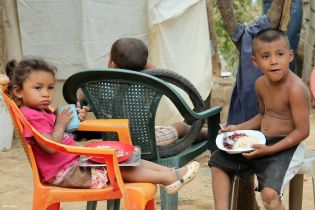 Afectados por sismos en Mateare reciben materiales para la construcción de viviendas