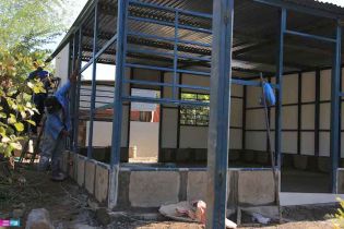 Afectados por sismos en Mateare reciben materiales para la construcción de viviendas