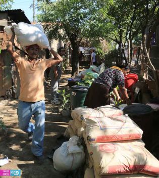 Afectados por sismos en Mateare reciben materiales para la construcción de viviendas