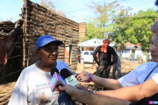 Afectados por sismos en Mateare reciben materiales para la construcción de viviendas