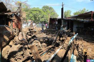 Afectados por sismos en Mateare reciben materiales para la construcción de viviendas