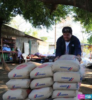 Afectados por sismos en Mateare reciben materiales para la construcción de viviendas