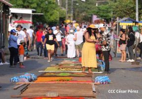 Alfombras Pasionarias: Arte que brota de las manos de un Pueblo de Fé, un Pueblo Cristiano