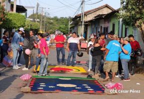 Alfombras Pasionarias: Arte que brota de las manos de un Pueblo de Fé, un Pueblo Cristiano