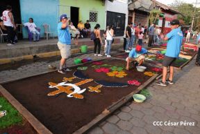 Alfombras Pasionarias: Arte que brota de las manos de un Pueblo de Fé, un Pueblo Cristiano