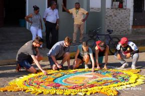 Alfombras Pasionarias: Arte que brota de las manos de un Pueblo de Fé, un Pueblo Cristiano