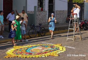 Alfombras Pasionarias: Arte que brota de las manos de un Pueblo de Fé, un Pueblo Cristiano