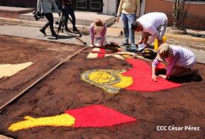 Alfombras Pasionarias: Arte que brota de las manos de un Pueblo de Fé, un Pueblo Cristiano