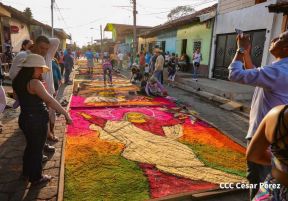 Alfombras Pasionarias: Arte que brota de las manos de un Pueblo de Fé, un Pueblo Cristiano