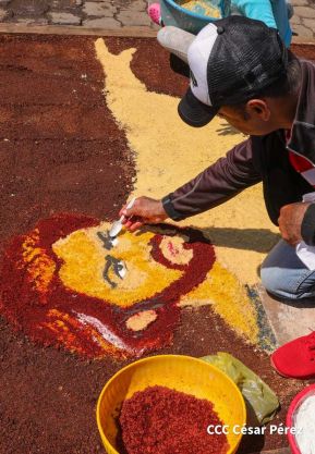 Alfombras Pasionarias: Arte que brota de las manos de un Pueblo de Fé, un Pueblo Cristiano