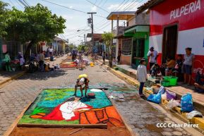 Alfombras Pasionarias: Arte que brota de las manos de un Pueblo de Fé, un Pueblo Cristiano