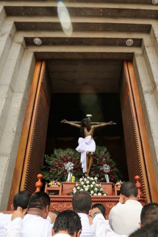 Cardenal Brenes participa en Viacrucis Penitencial