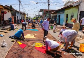 Alfombras Pasionarias: Arte que brota de las manos de un Pueblo de Fé, un Pueblo Cristiano