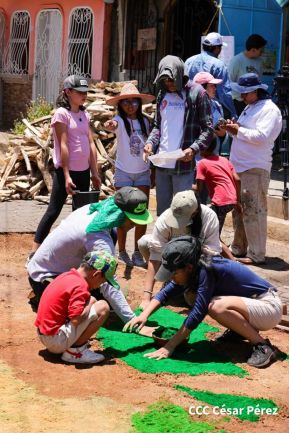 Alfombras Pasionarias: Arte que brota de las manos de un Pueblo de Fé, un Pueblo Cristiano
