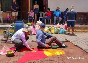 Alfombras Pasionarias: Arte que brota de las manos de un Pueblo de Fé, un Pueblo Cristiano