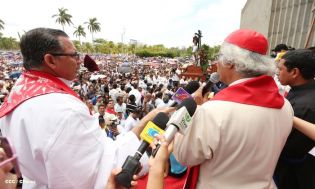 Cardenal Brenes participa en Viacrucis Penitencial