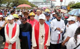 Cardenal Brenes participa en Viacrucis Penitencial