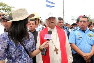 Cardenal Brenes participa en Viacrucis Penitencial