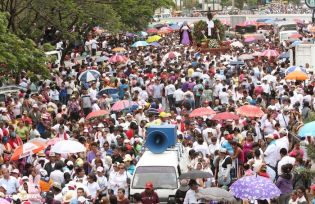 Cardenal Brenes participa en Viacrucis Penitencial