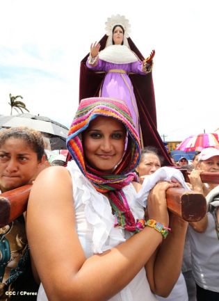 Cardenal Brenes participa en Viacrucis Penitencial