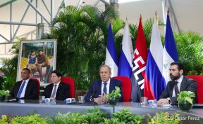 Presidente Daniel Ortega y Vicepresidenta Rosario Murillo en encuentro con Canciller de Rusia, Serguéi Lavrov