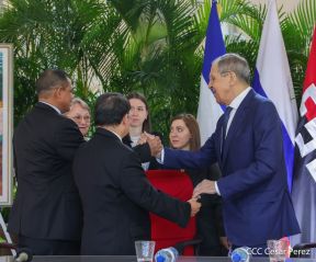 Presidente Daniel Ortega y Vicepresidenta Rosario Murillo en encuentro con Canciller de Rusia, Serguéi Lavrov