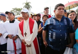 Cardenal Brenes participa en Viacrucis Penitencial