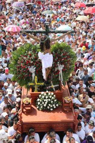 Cardenal Brenes participa en Viacrucis Penitencial