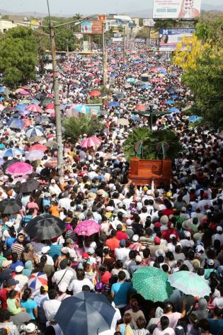 Cardenal Brenes participa en Viacrucis Penitencial
