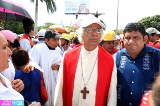 Cardenal Brenes participa en Viacrucis Penitencial
