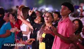Noche de avivamiento y adoración en la vigilia de Ríos de Agua Viva