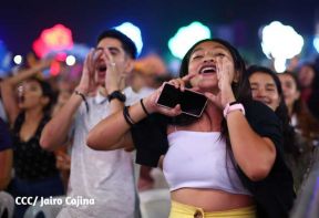 Noche de avivamiento y adoración en la vigilia de Ríos de Agua Viva