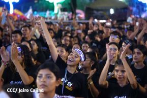 Noche de avivamiento y adoración en la vigilia de Ríos de Agua Viva