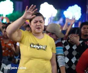 Noche de avivamiento y adoración en la vigilia de Ríos de Agua Viva
