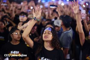 Noche de avivamiento y adoración en la vigilia de Ríos de Agua Viva