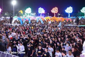 Noche de avivamiento y adoración en la vigilia de Ríos de Agua Viva