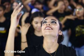 Noche de avivamiento y adoración en la vigilia de Ríos de Agua Viva