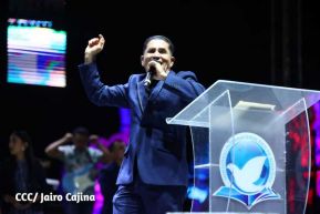 Noche de avivamiento y adoración en la vigilia de Ríos de Agua Viva