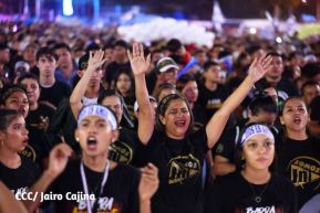 Noche de avivamiento y adoración en la vigilia de Ríos de Agua Viva