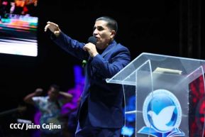 Noche de avivamiento y adoración en la vigilia de Ríos de Agua Viva